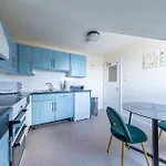 Three Beds Room In Camden Town