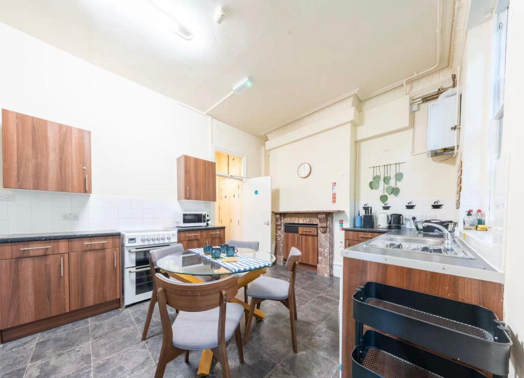Three Beds In Camden Town Londra