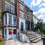 Three Beds Room In Camden Town